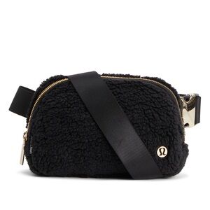 Lululemon Sherpa belt bag
